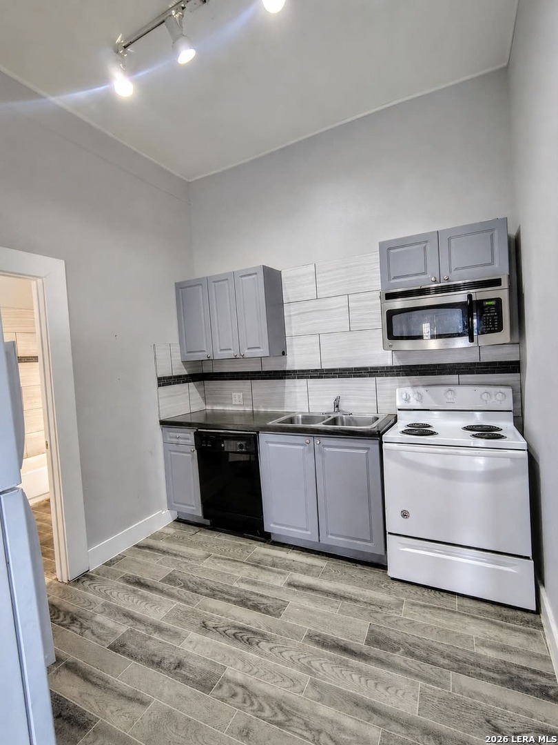 3430 S Flores San Antonio TX 78204