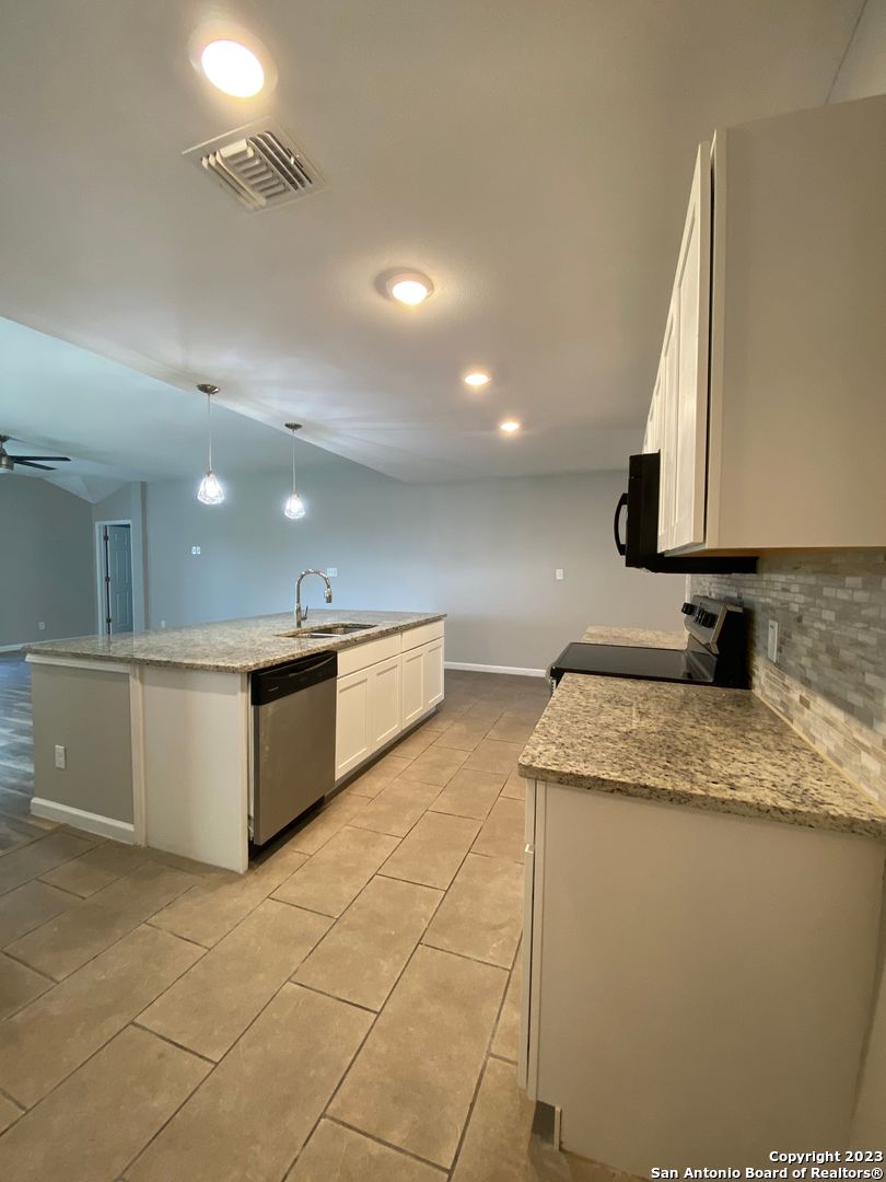 6571 Beech Trail Drive Converse TX 78109
