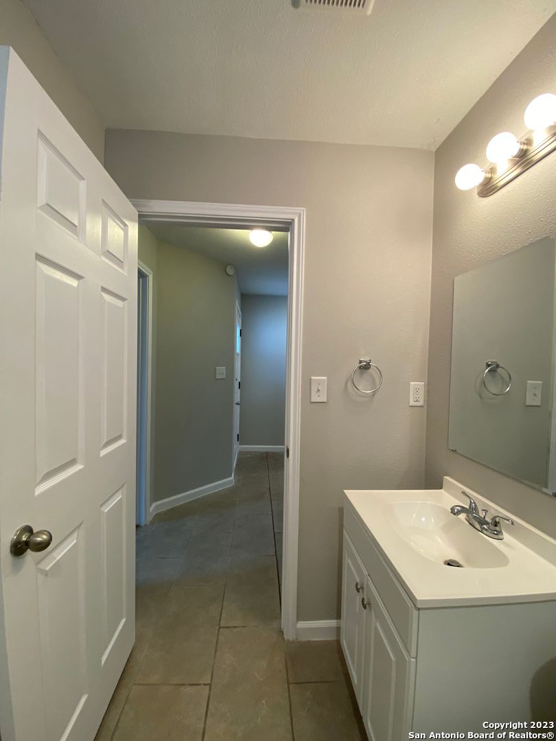 6571 Beech Trail Drive Converse TX 78109