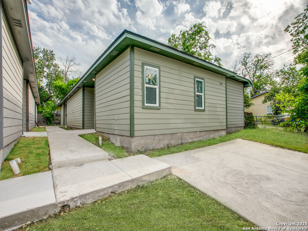 2910 S Laredo San Antonio TX 78207