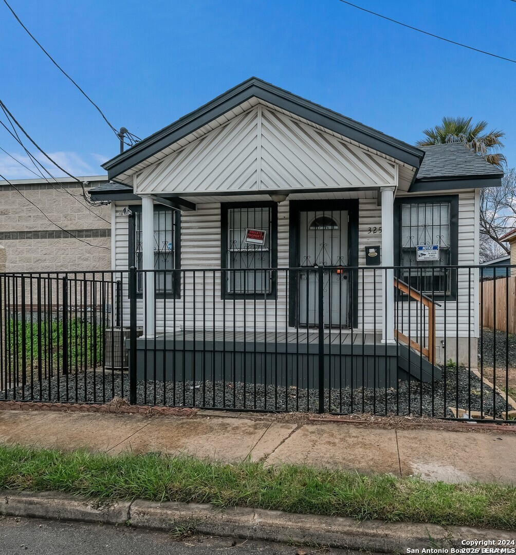 325 S Hackberry Street San Antonio TX 78203