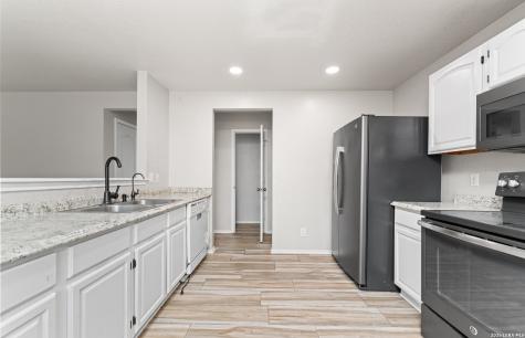 5502 Burton Farm San Antonio TX 78244