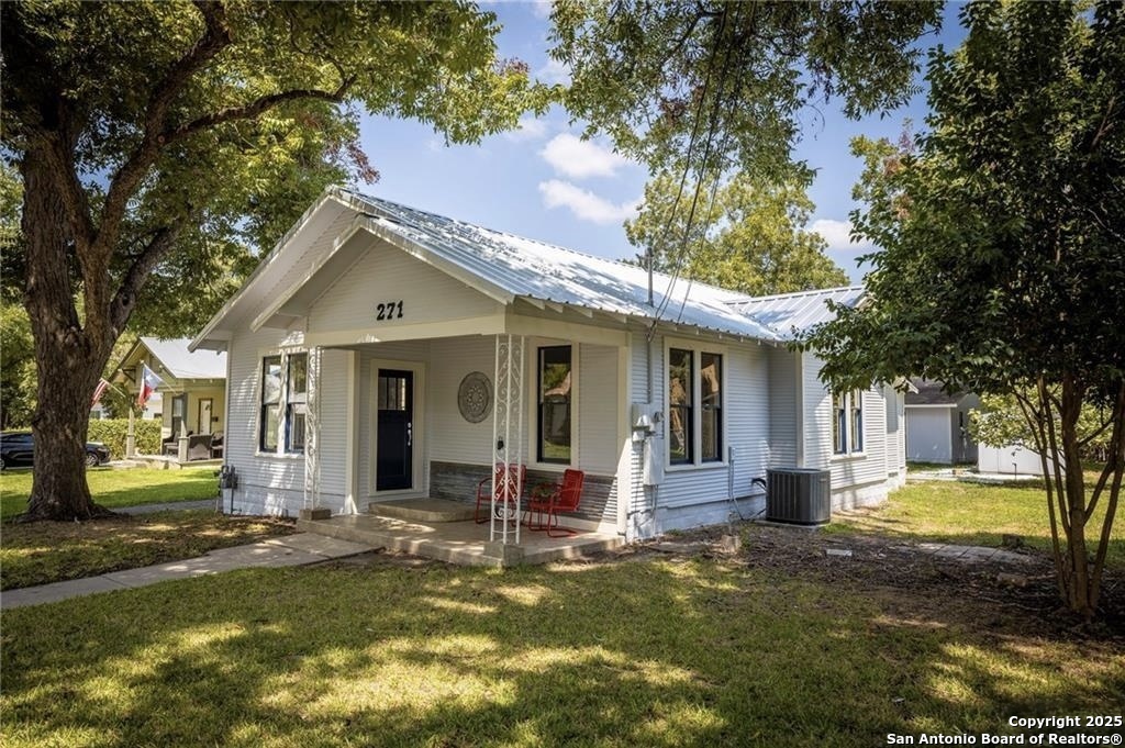 271 S Willow Avenue New Braunfels TX 78130