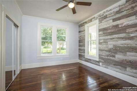 271 S Willow Avenue New Braunfels TX 78130