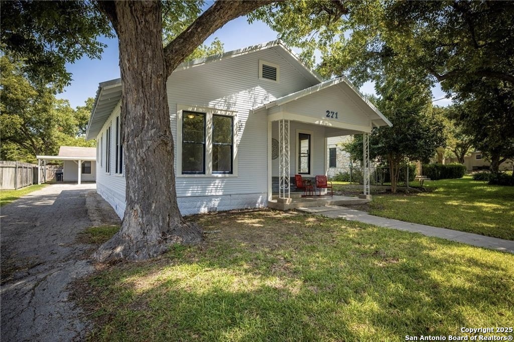 271 S Willow Avenue New Braunfels TX 78130