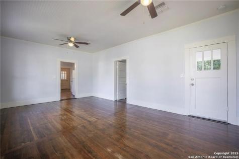271 S Willow Avenue New Braunfels TX 78130