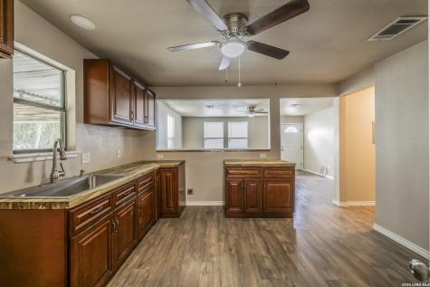 1608 Avenue J Hondo TX 78861