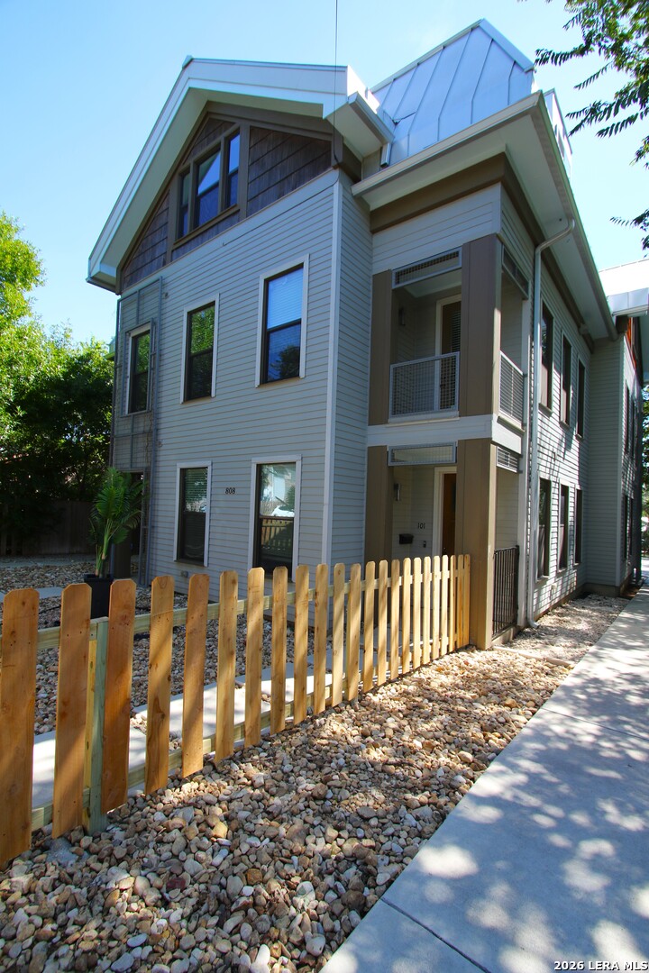 808 E Carson Street San Antonio TX 78208
