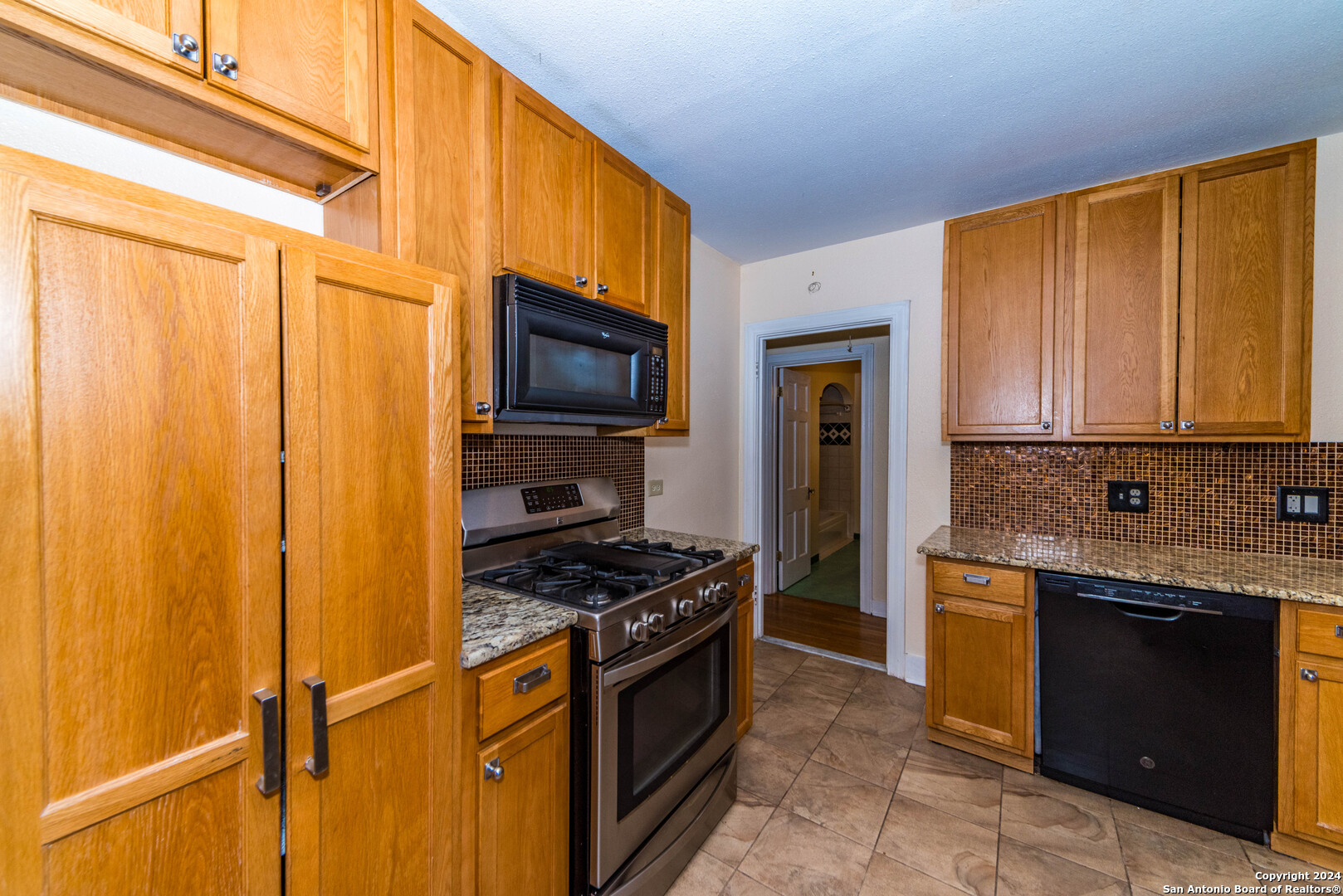 2218 W Mistletoe Avenue San Antonio TX 78201