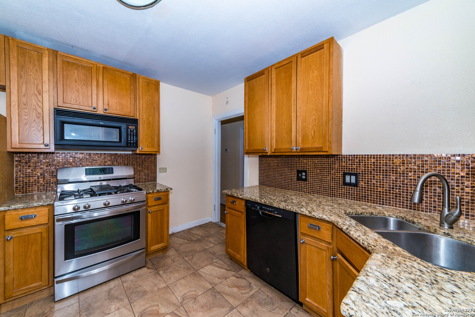 2218 W Mistletoe Avenue San Antonio TX 78201