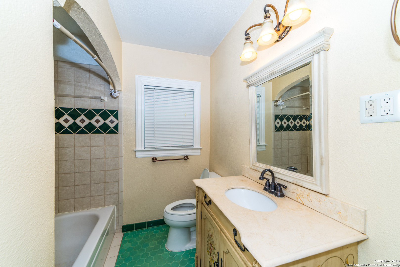2218 W Mistletoe Avenue San Antonio TX 78201