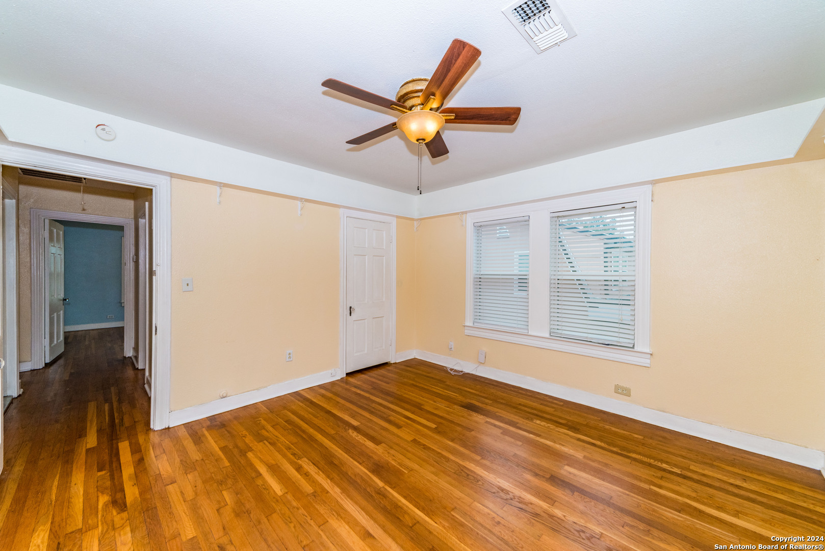 2218 W Mistletoe Avenue San Antonio TX 78201