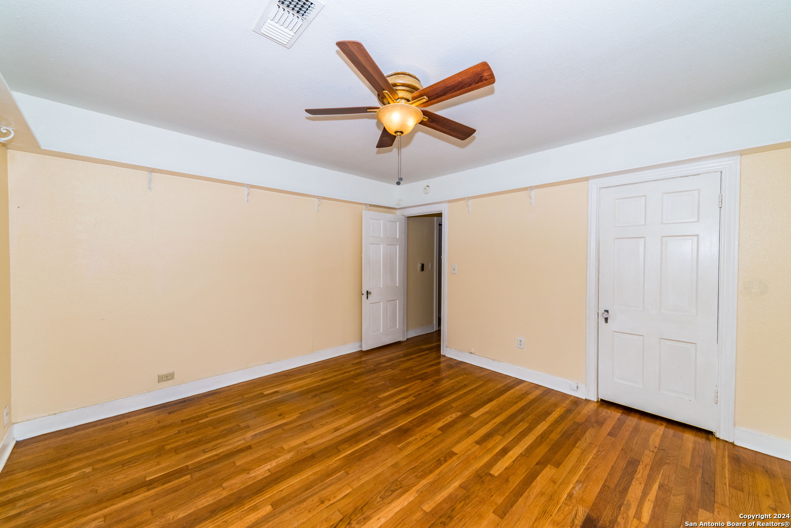 2218 W Mistletoe Avenue San Antonio TX 78201