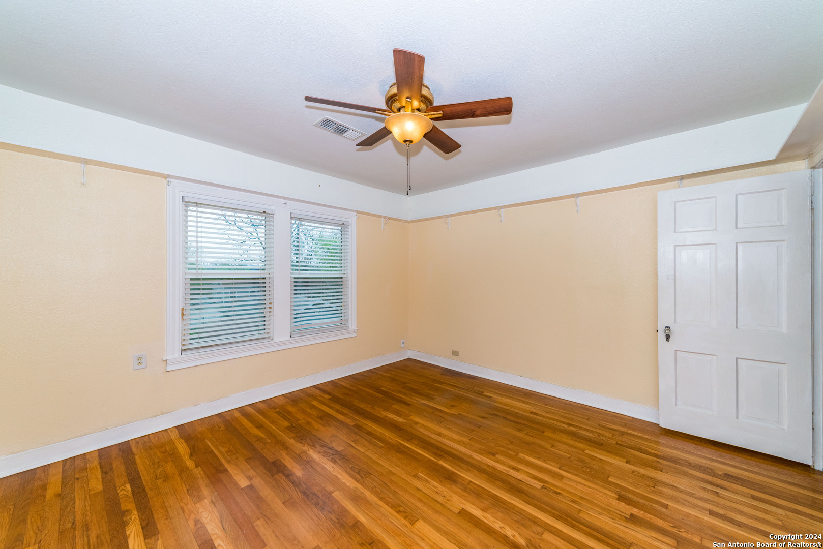 2218 W Mistletoe Avenue San Antonio TX 78201