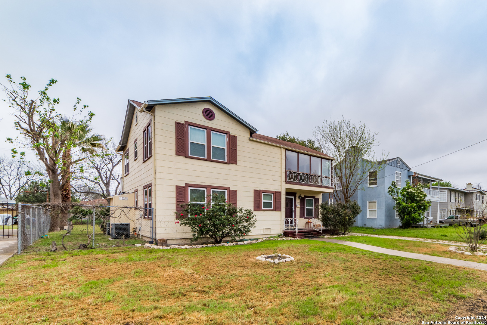 2218 W Mistletoe Avenue San Antonio TX 78201