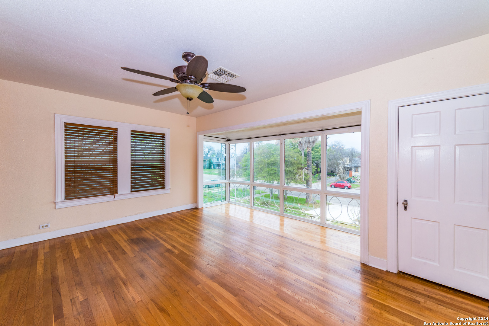 2218 W Mistletoe Avenue San Antonio TX 78201