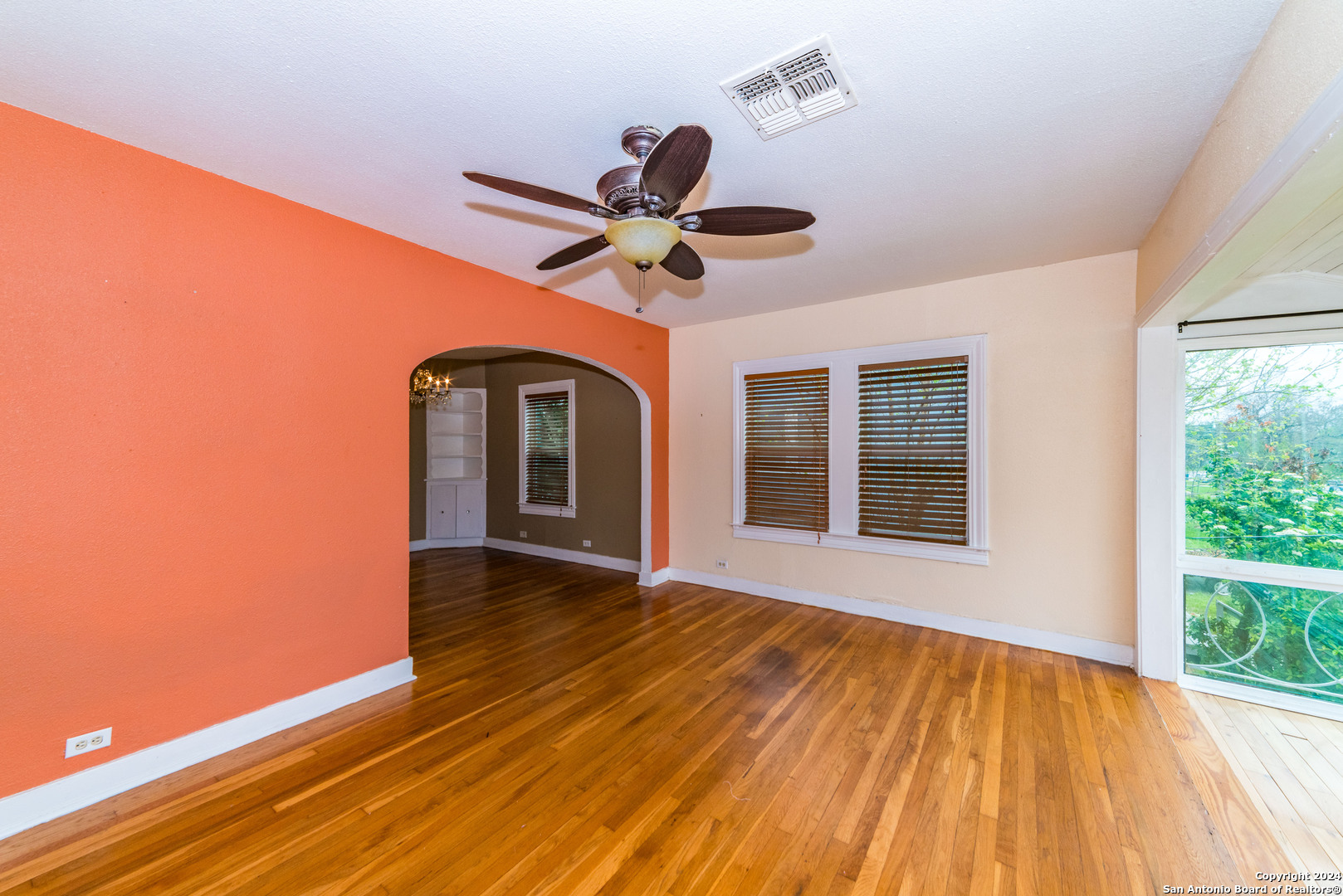 2218 W Mistletoe Avenue San Antonio TX 78201