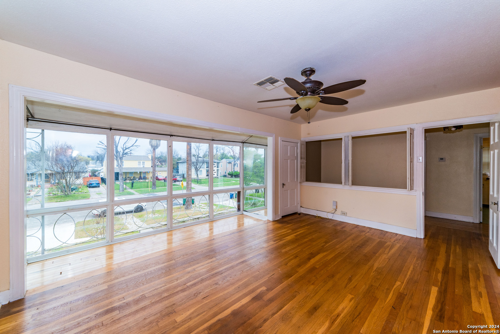 2218 W Mistletoe Avenue San Antonio TX 78201