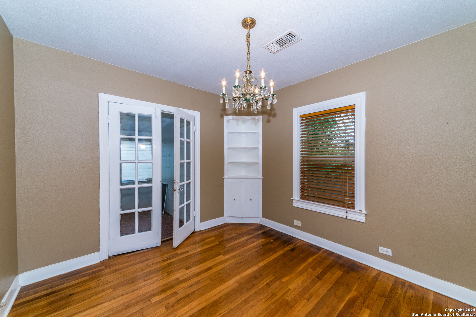 2218 W Mistletoe Avenue San Antonio TX 78201