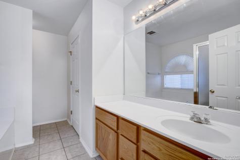 523 Granite Cliff San Antonio TX 78251