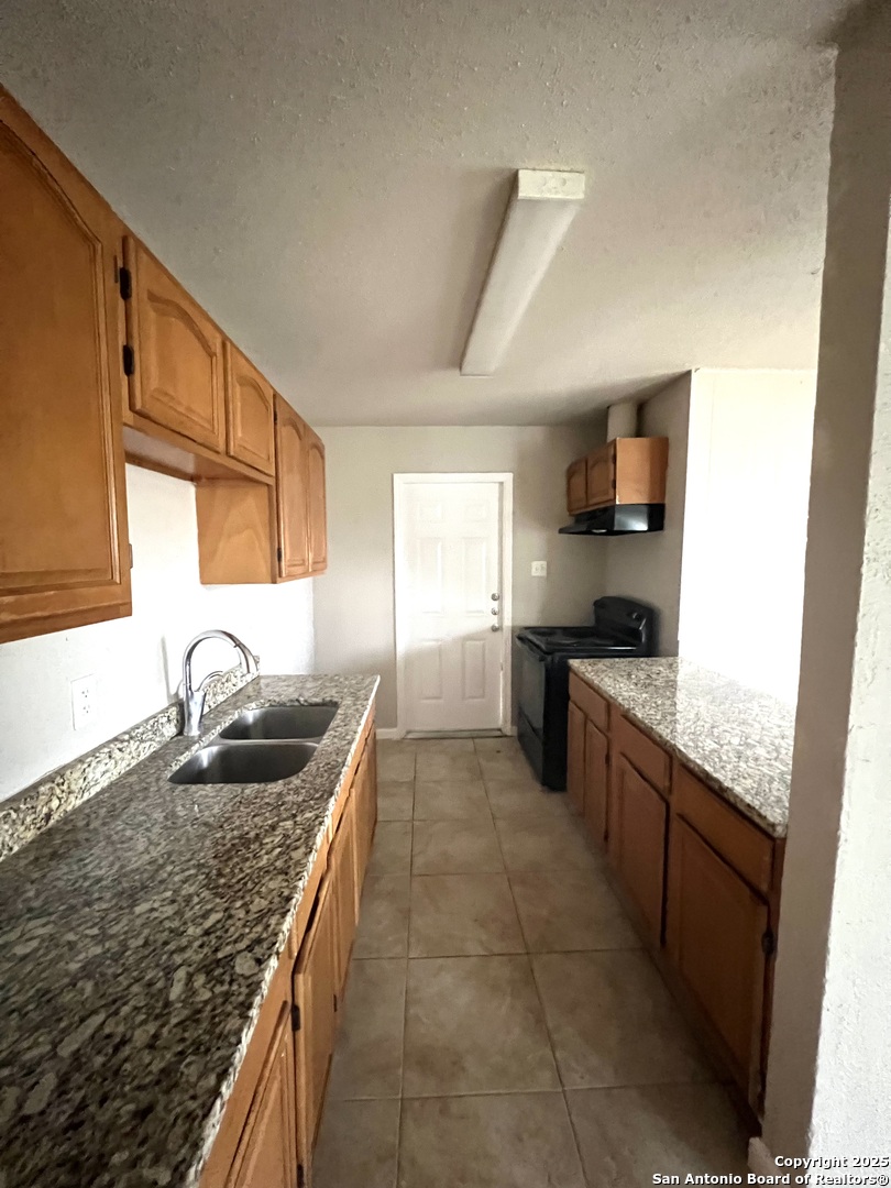 6214 Slate Valley San Antonio TX 78242