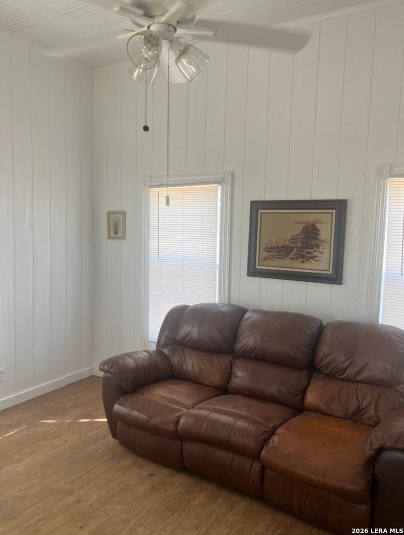 489 Creek Floresville TX 78114