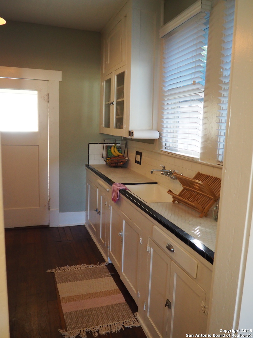 1118 W W Mistletoe Avenue San Antonio TX 78201