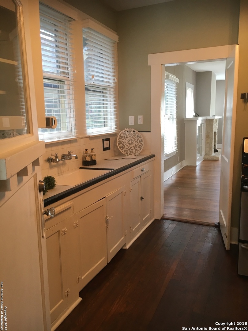 1118 W W Mistletoe Avenue San Antonio TX 78201