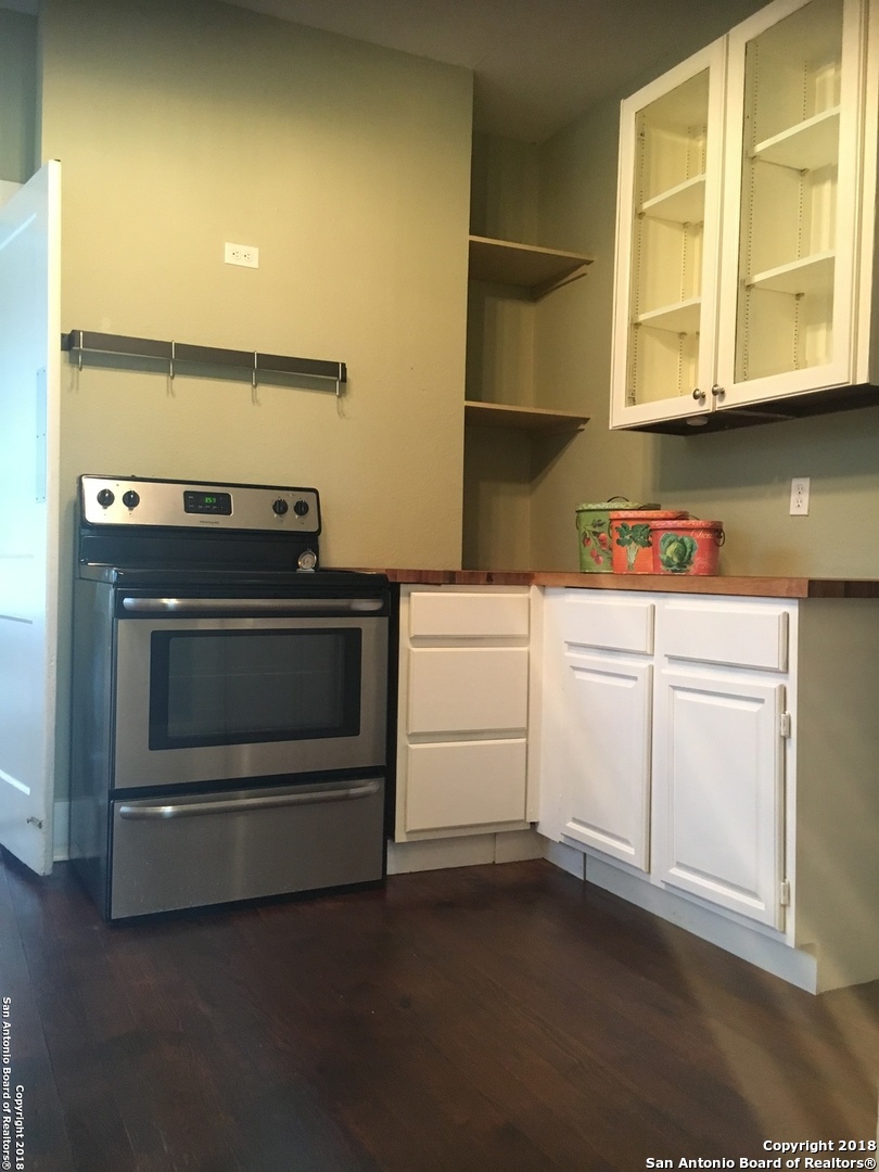 1118 W W Mistletoe Avenue San Antonio TX 78201