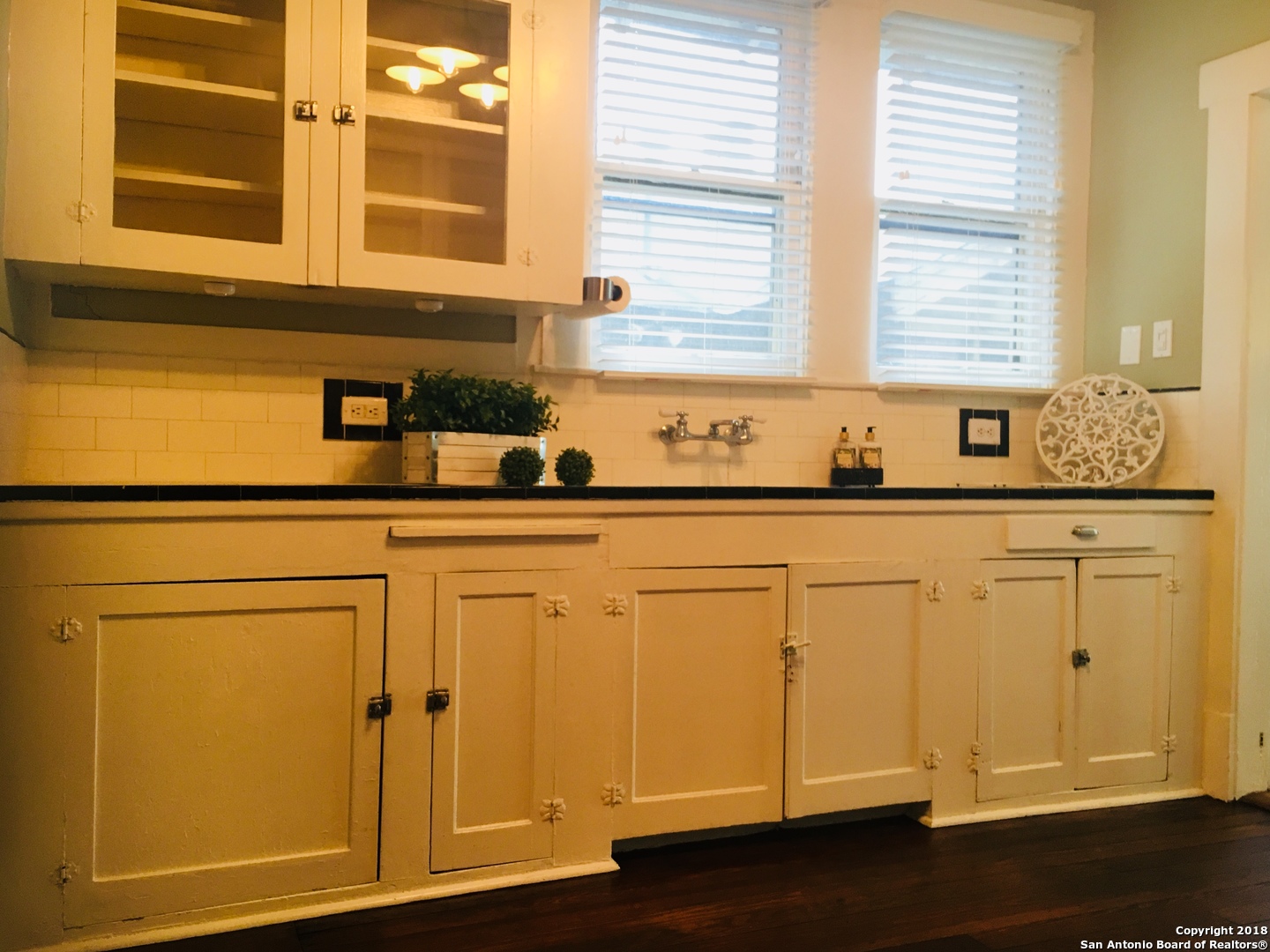 1118 W W Mistletoe Avenue San Antonio TX 78201
