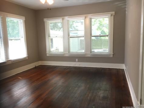 1118 W W Mistletoe Avenue San Antonio TX 78201