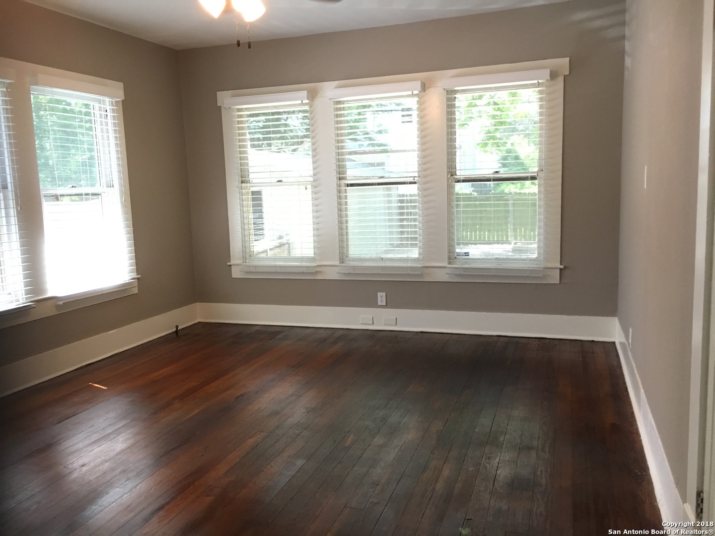 1118 W W Mistletoe Avenue San Antonio TX 78201