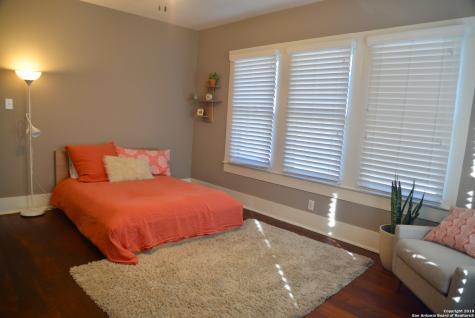 1118 W W Mistletoe Avenue San Antonio TX 78201