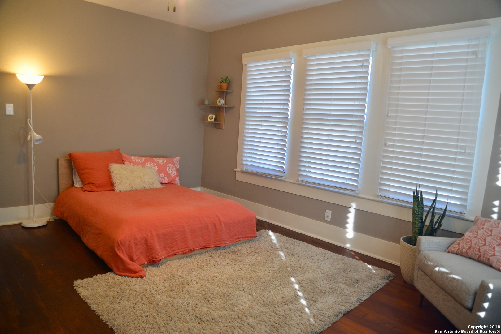 1118 W W Mistletoe Avenue San Antonio TX 78201
