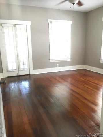 1118 W W Mistletoe Avenue San Antonio TX 78201