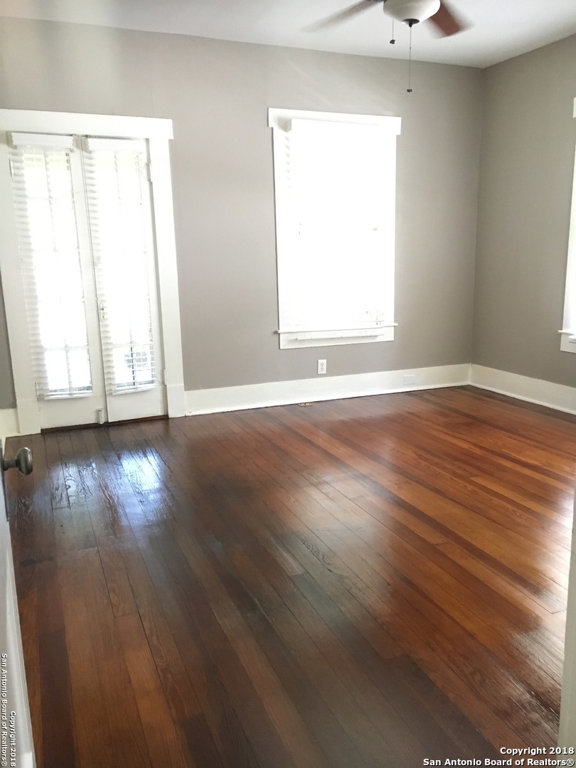 1118 W W Mistletoe Avenue San Antonio TX 78201