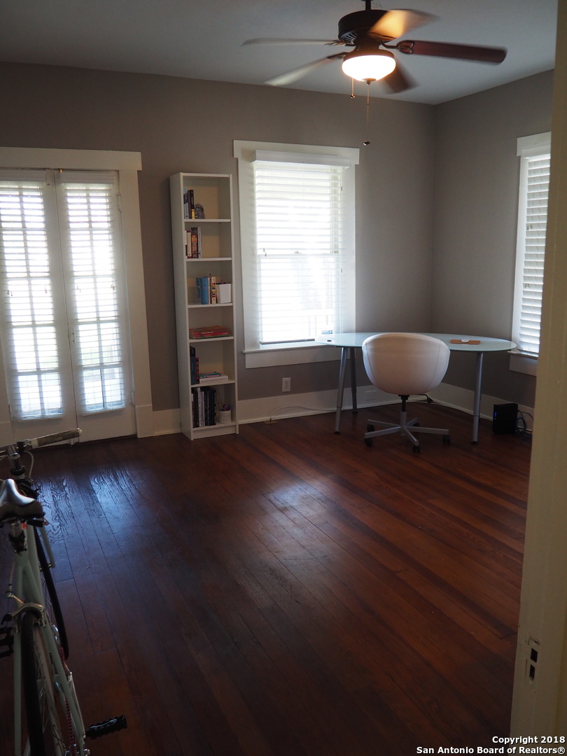 1118 W W Mistletoe Avenue San Antonio TX 78201