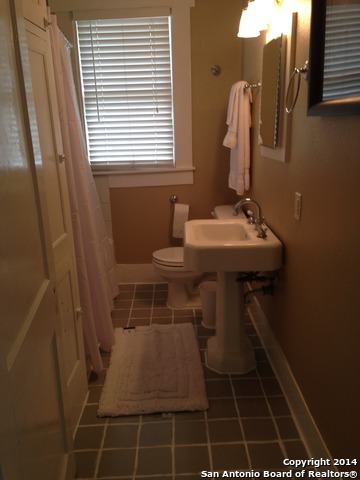 1118 W W Mistletoe Avenue San Antonio TX 78201