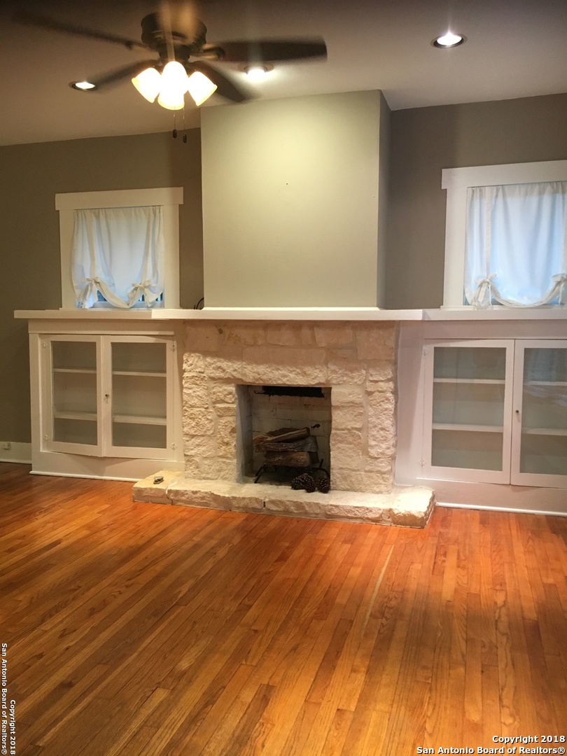 1118 W W Mistletoe Avenue San Antonio TX 78201