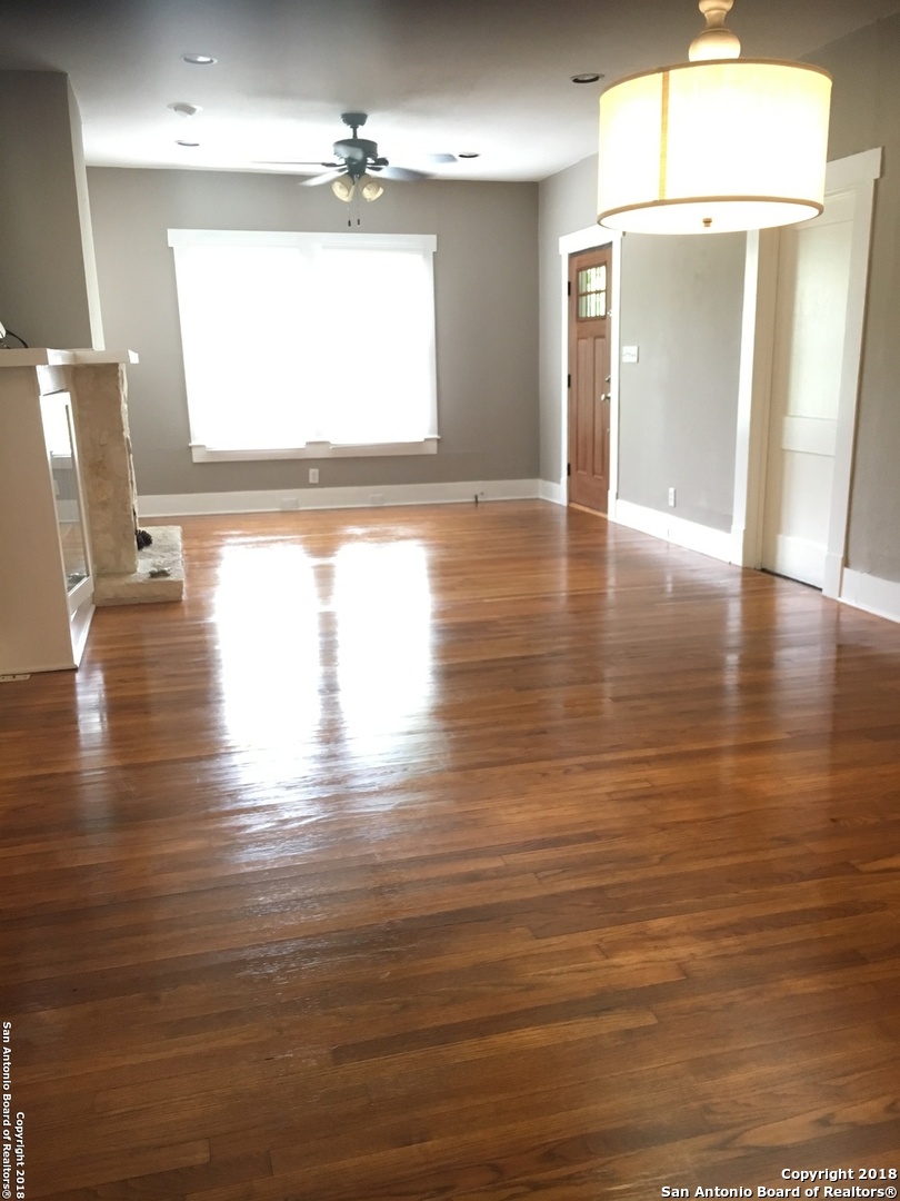 1118 W W Mistletoe Avenue San Antonio TX 78201