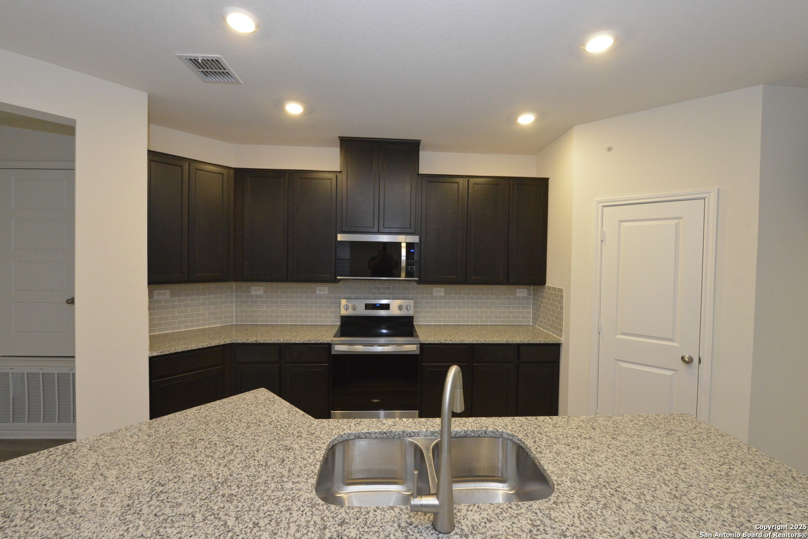 131 E Granite Shores Drive Boerne TX 78006