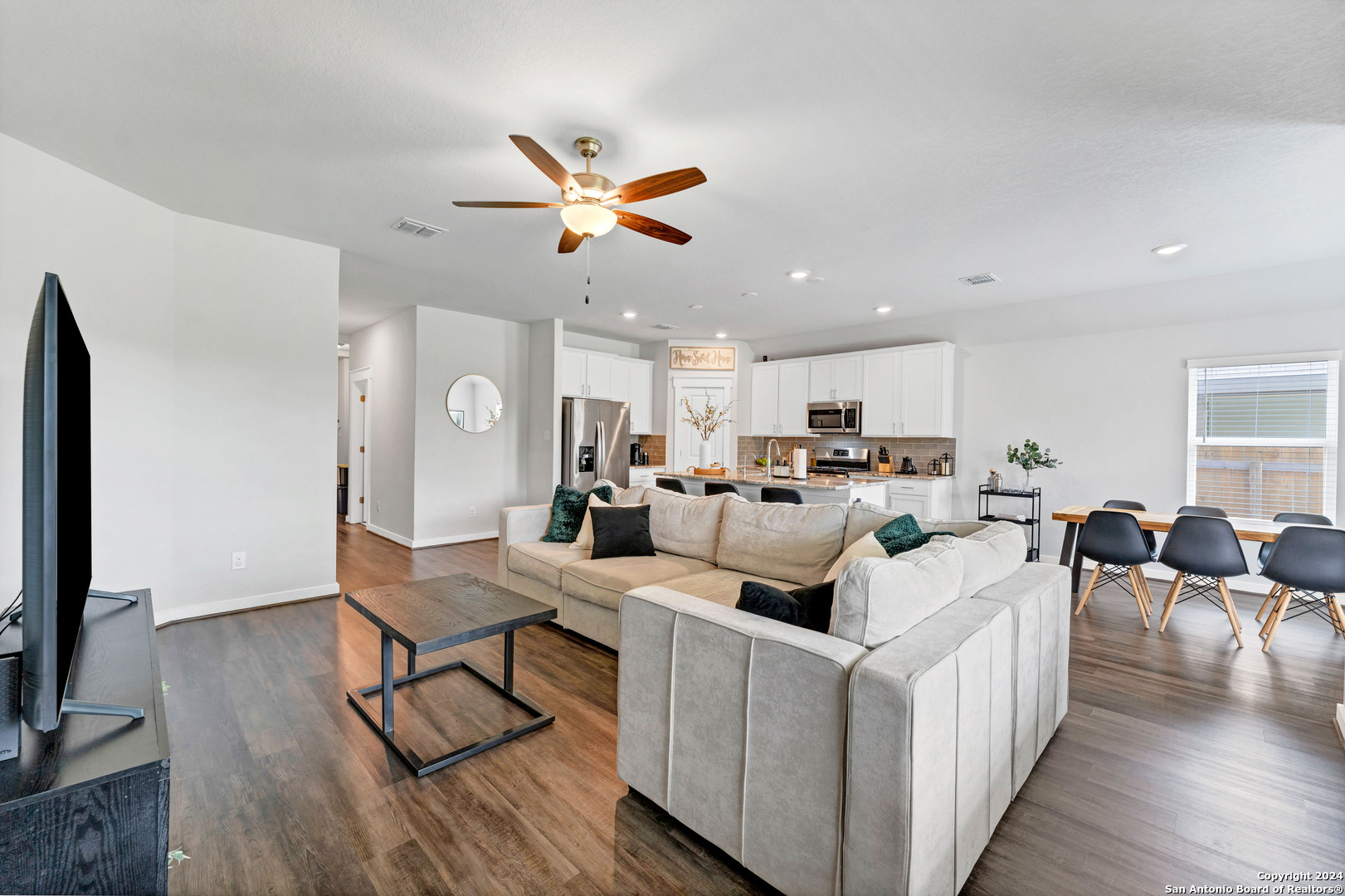 4323 W Vasquez Circle Converse TX 78109