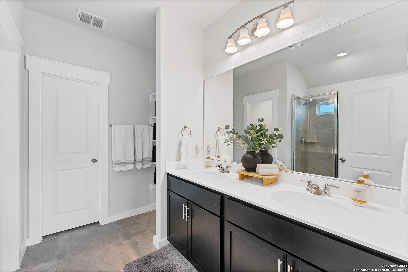 4323 W Vasquez Circle Converse TX 78109