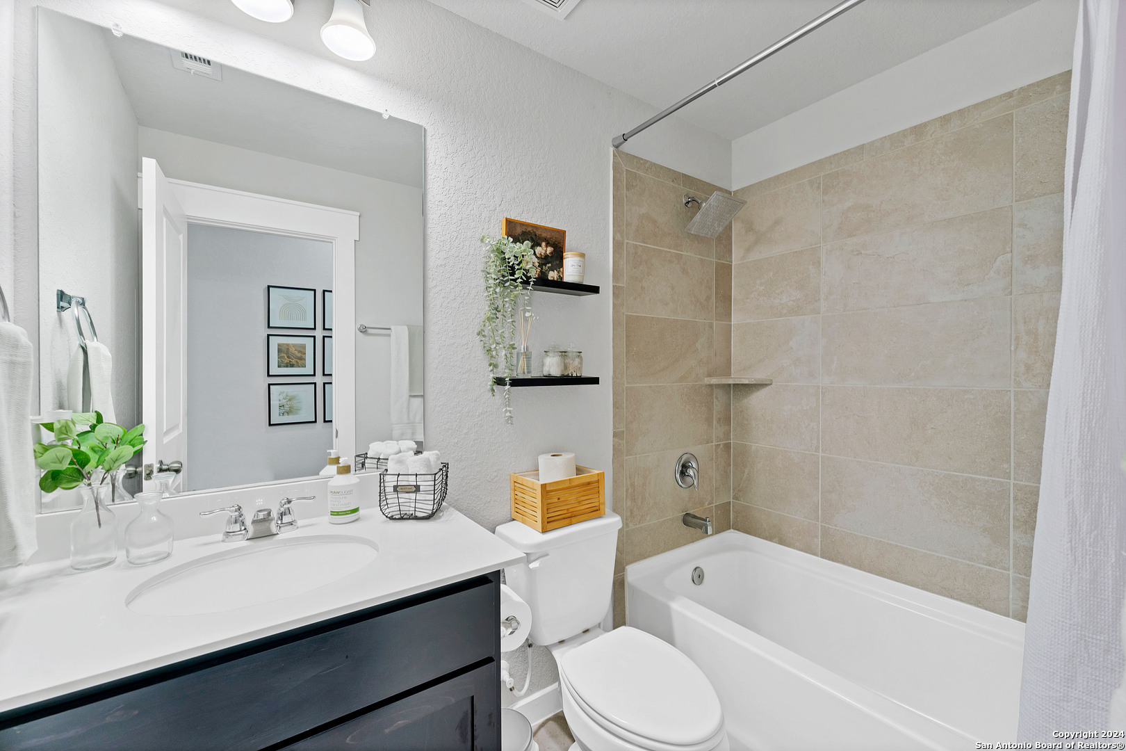 4323 W Vasquez Circle Converse TX 78109