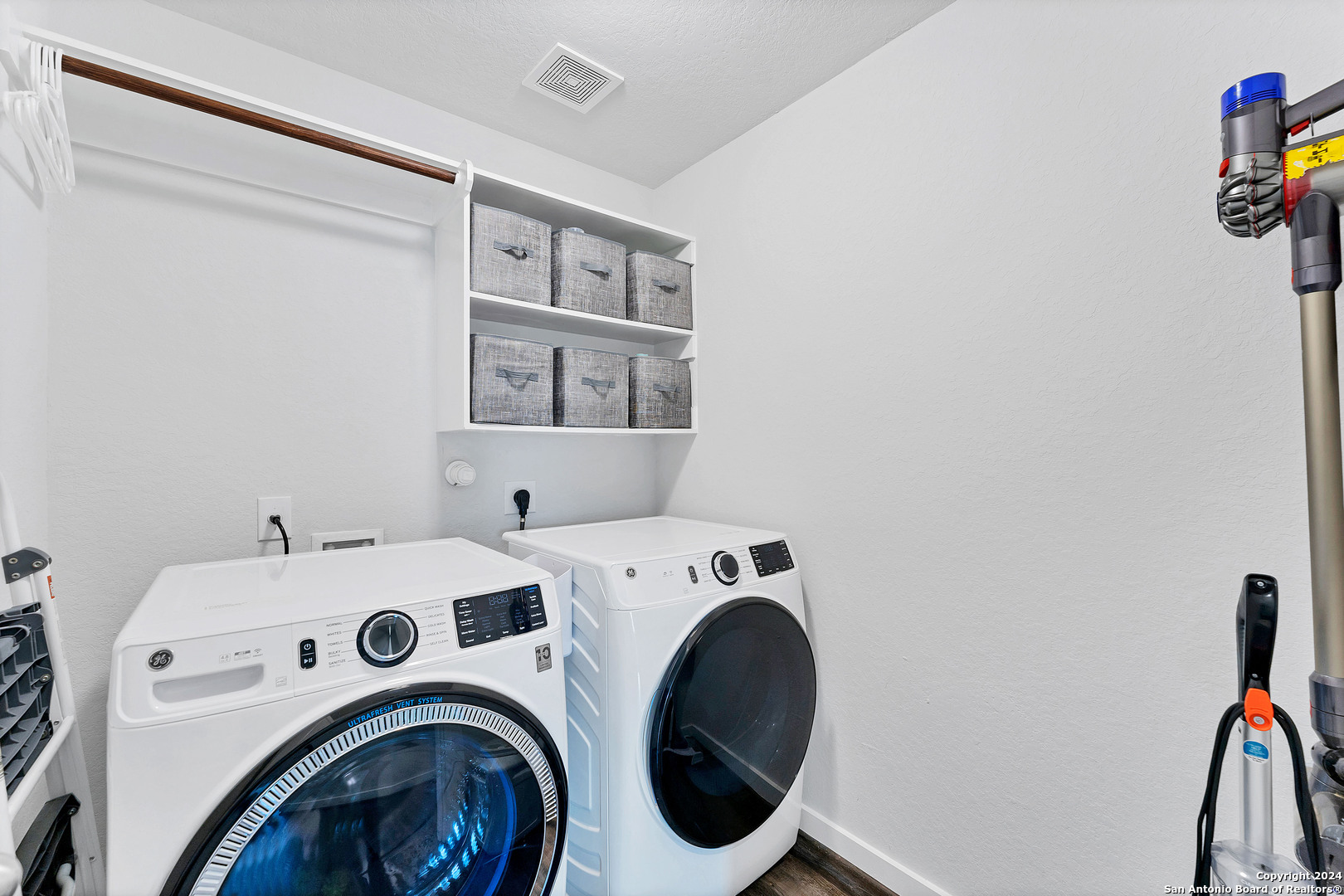 4323 W Vasquez Circle Converse TX 78109