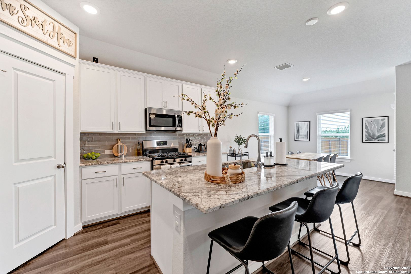 4323 W Vasquez Circle Converse TX 78109