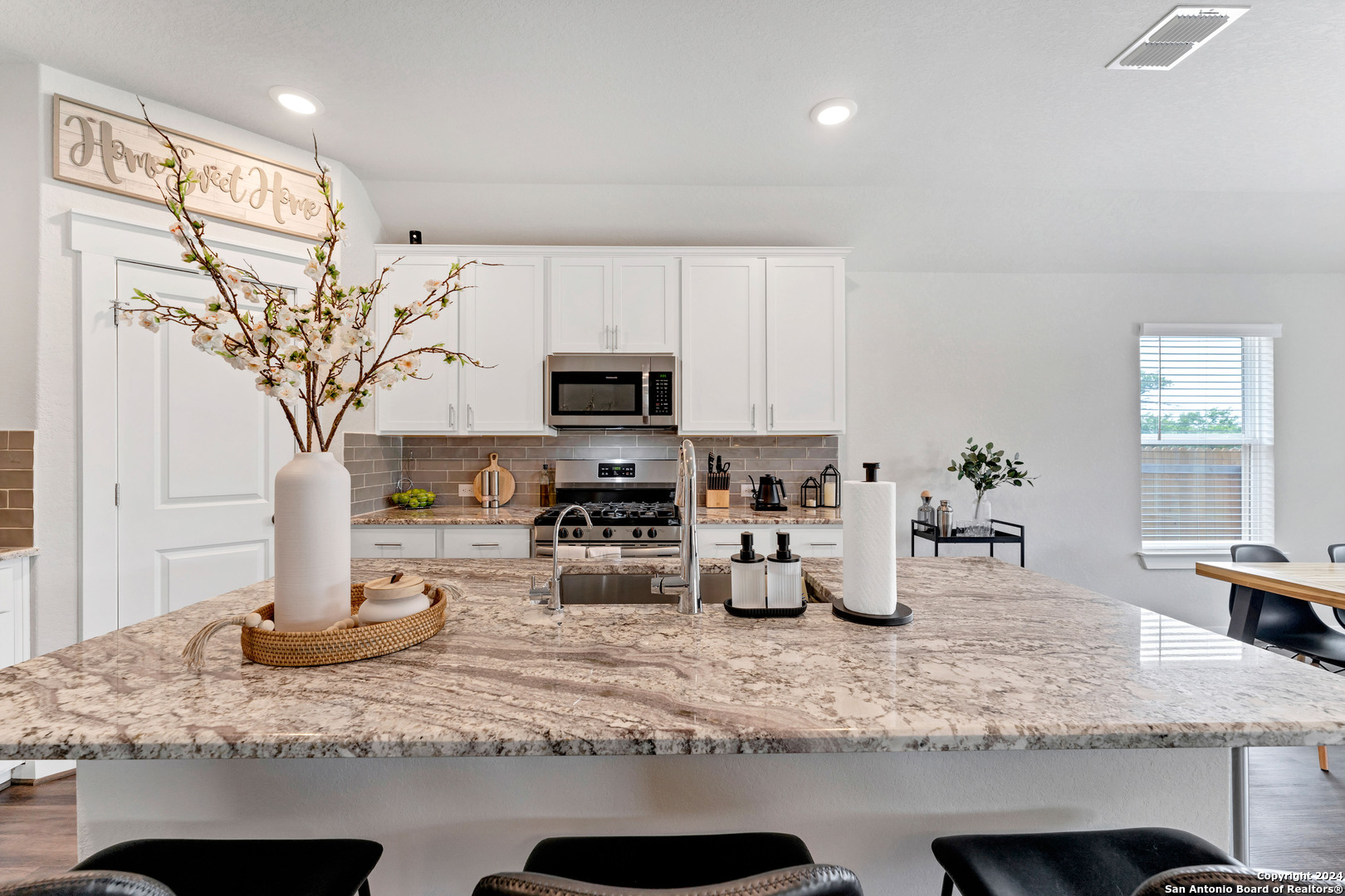 4323 W Vasquez Circle Converse TX 78109
