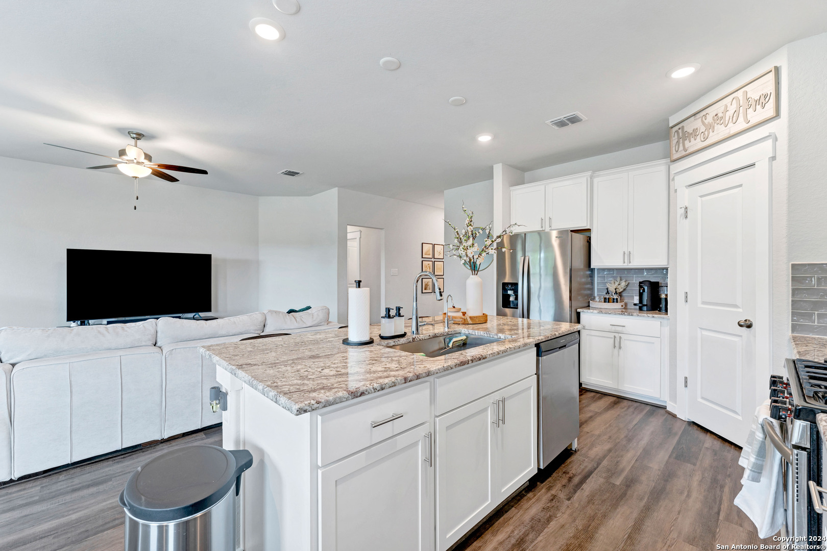 4323 W Vasquez Circle Converse TX 78109