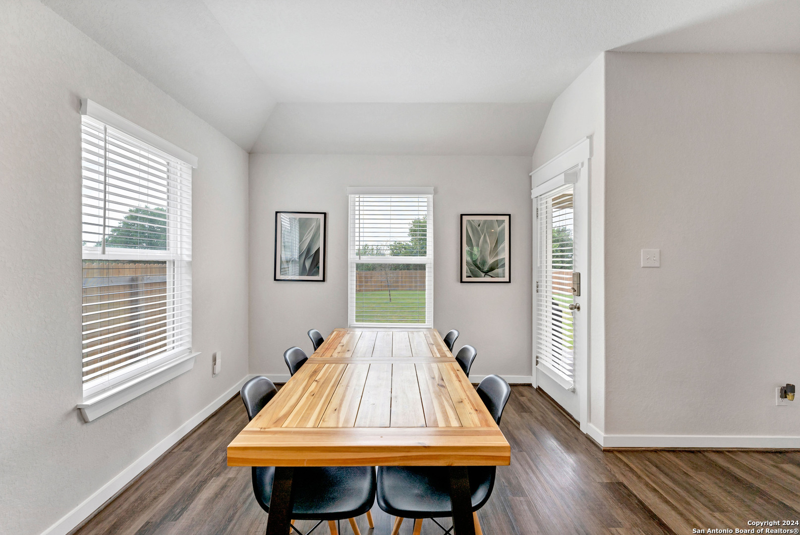 4323 W Vasquez Circle Converse TX 78109