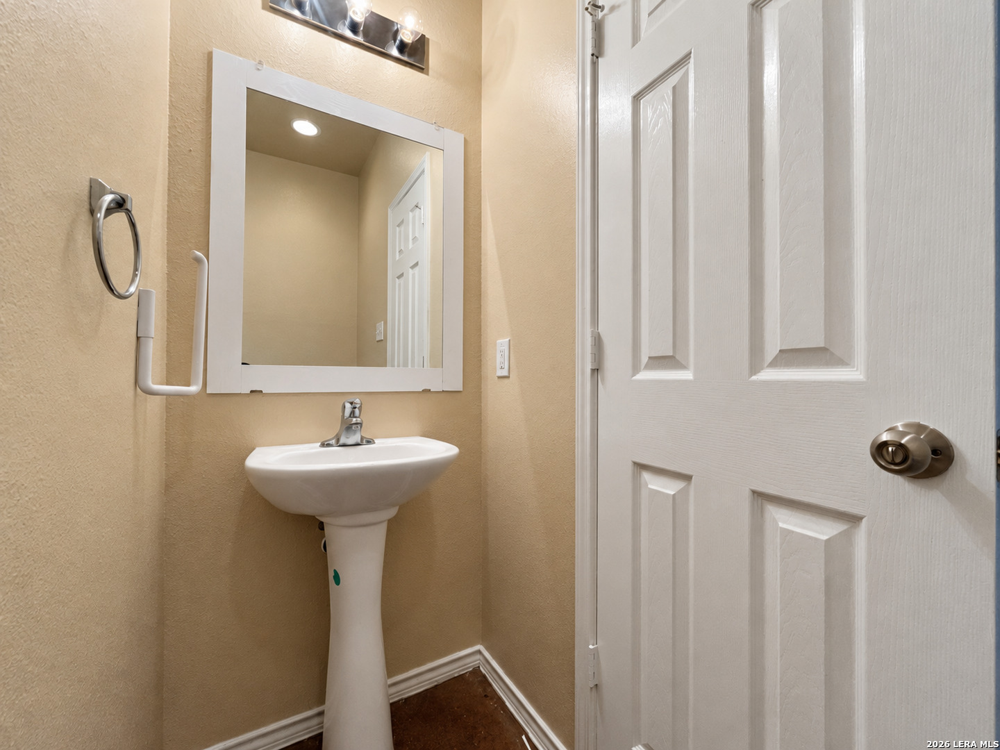 5734 Golf Heights San Antonio TX 78244